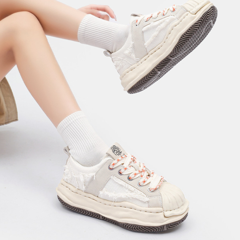 Unisex Fashion Sneakers Women  - Street Fashion Couple のレビューと価格
