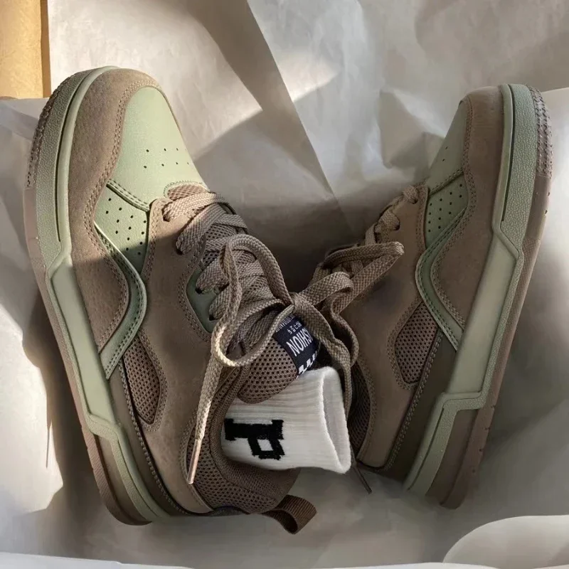Fashion Vintage Sneakers Men A - Street Fashion Couple のレビューと価格